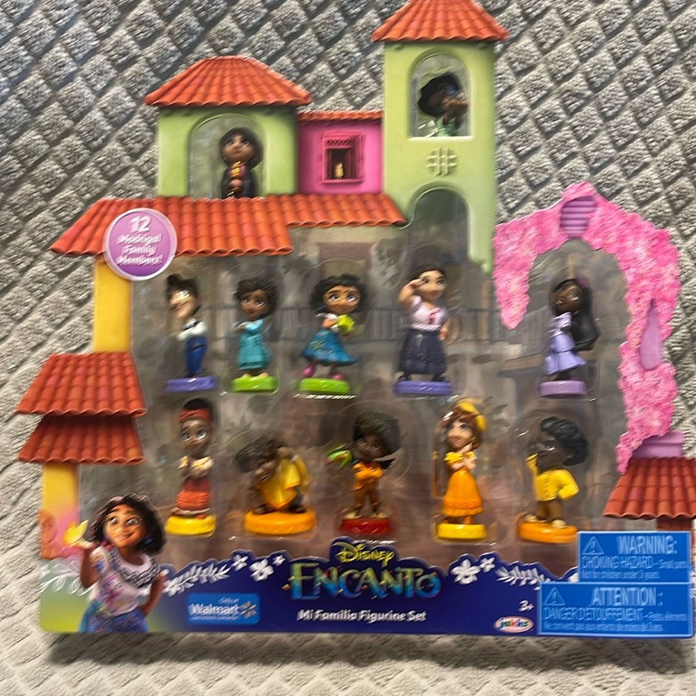 Disney Encanto Mi Familia Figurine Set
